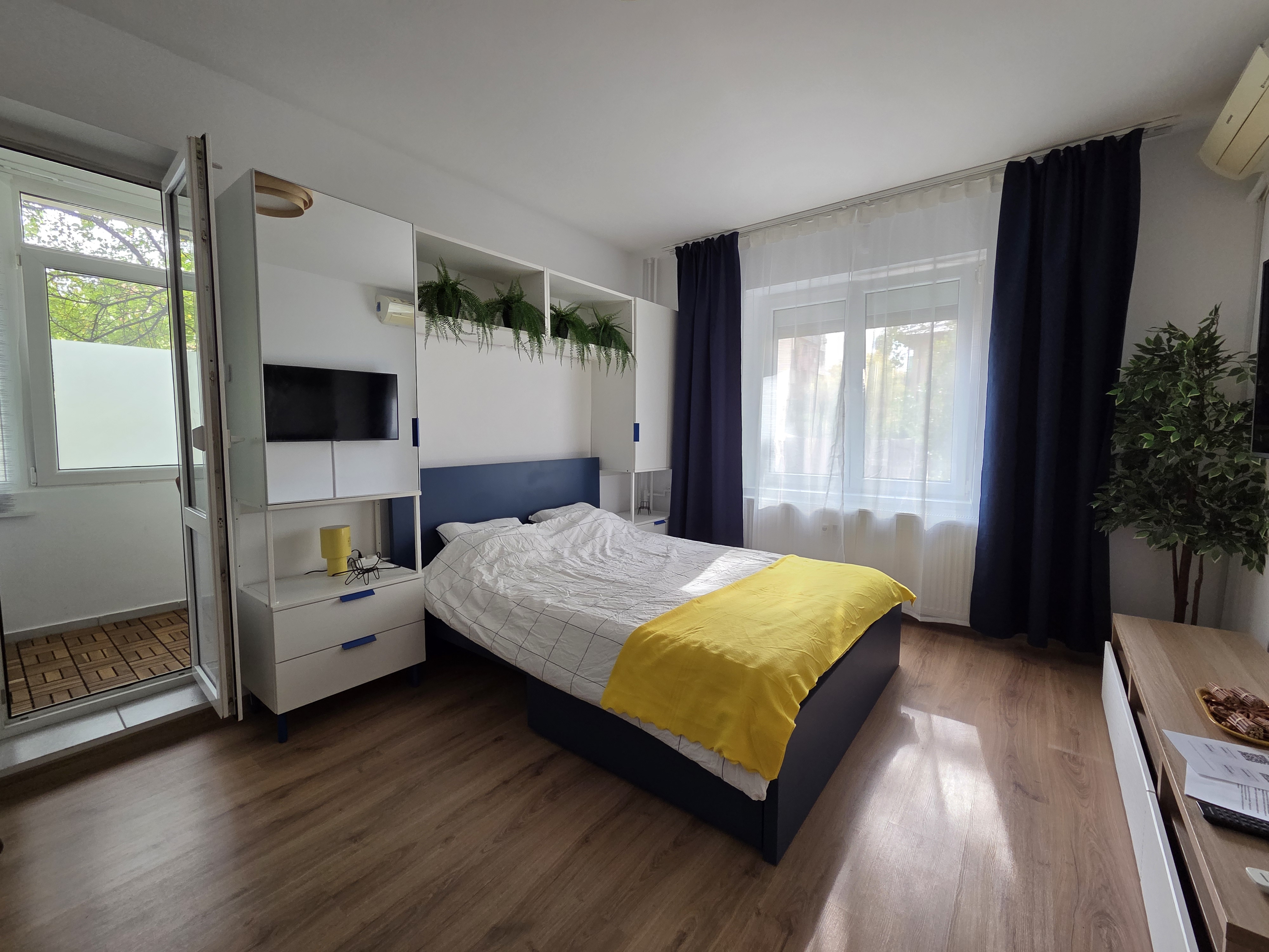 Bright studio with balcony